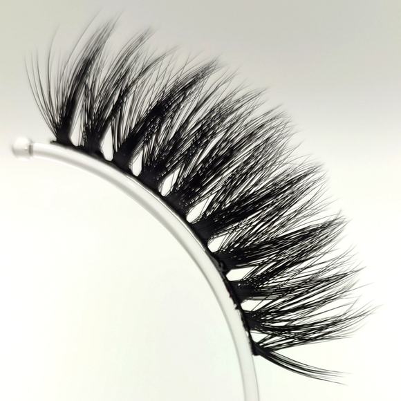 CosmicFlutter (Style #H632) 20-23mm Cruelty-Free 3D Mink Lash - Picture 7 of 16